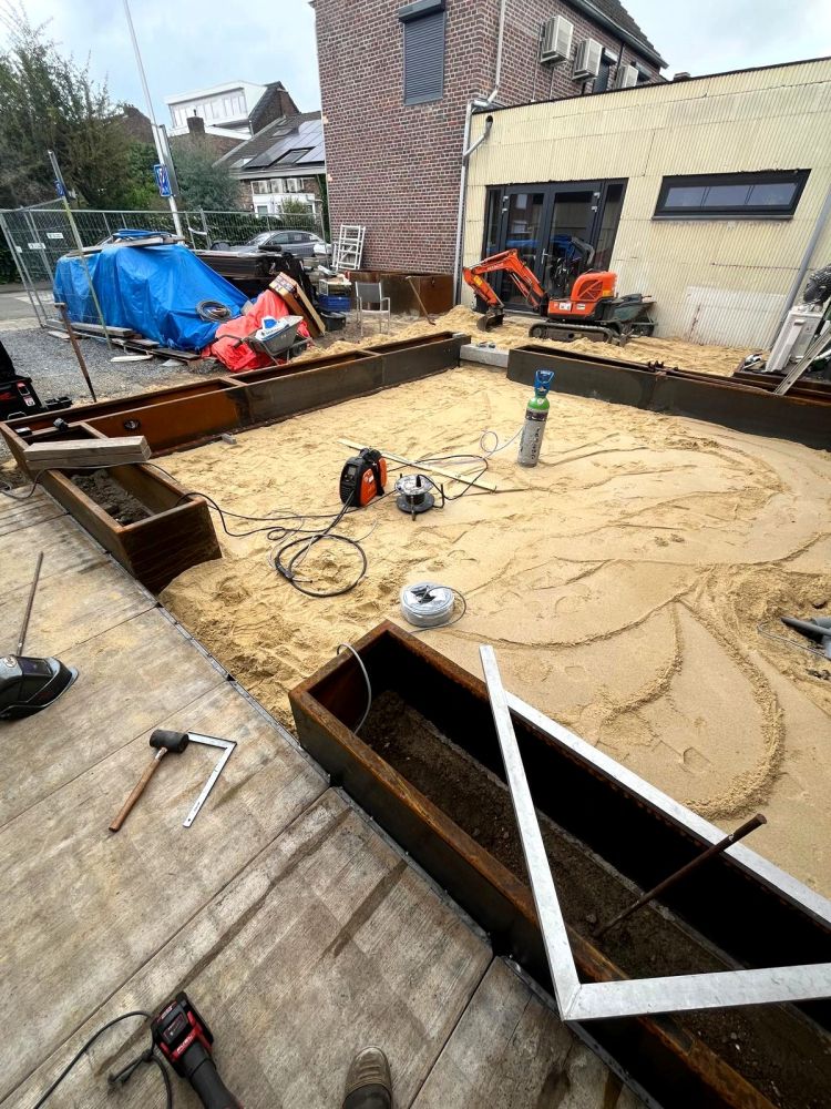 Aanleg bloembakken rondom terras-1